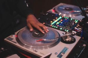 hiphop bar crawl 2019 may-8